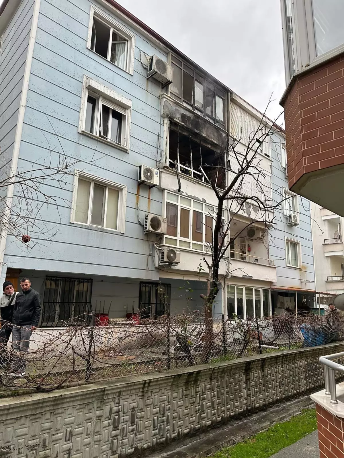 Ayvalık’ta Buzdolabı Patlaması ve Yangın: Mutfak Bölümü Kullanılamaz Hale Geldi