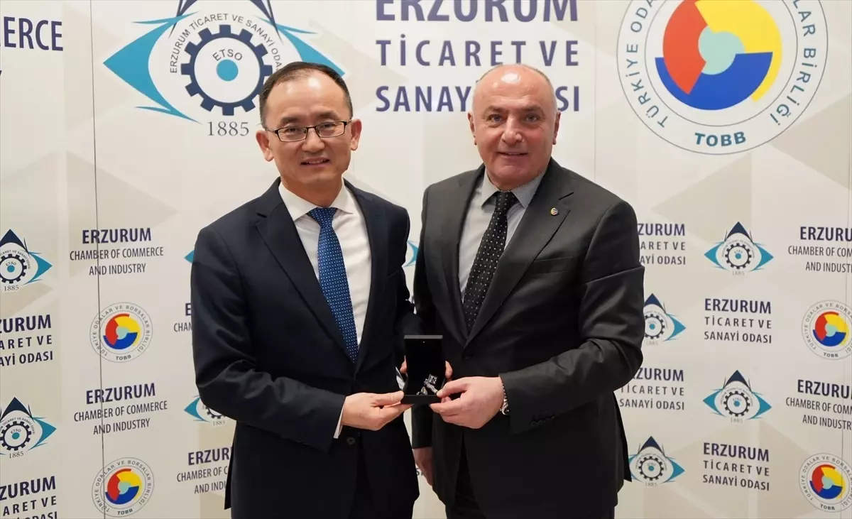 Çin Büyükelçisi Ciang Şüebin, Erzurum’da Valilik ve Üniversiteleri Ziyaret Etti