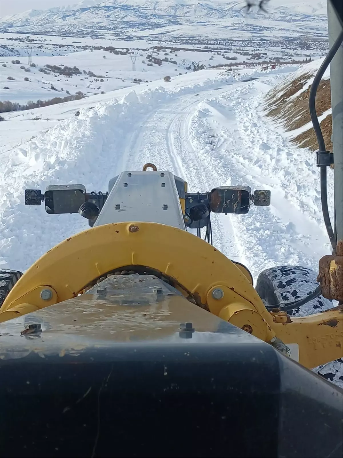 Elazığ’da Kar Yağışı Sonrası 72 Köy Yolu Yeniden Açıldı