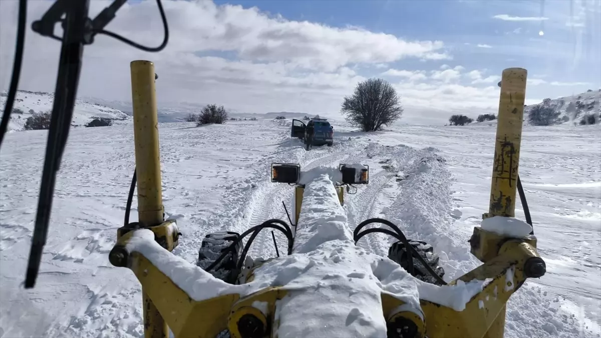 Kayseri'de Şiddetli Kar Yağışı Sonrası 197 Mahalle Yolu Tekrar Açıldı