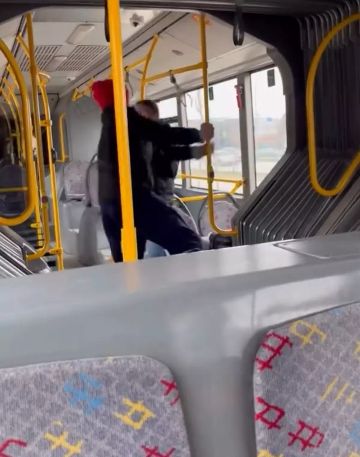 Bursa'da Belediye Otobüsünde Yer Tartışması Şiddetli Olayla Sonuçlandı