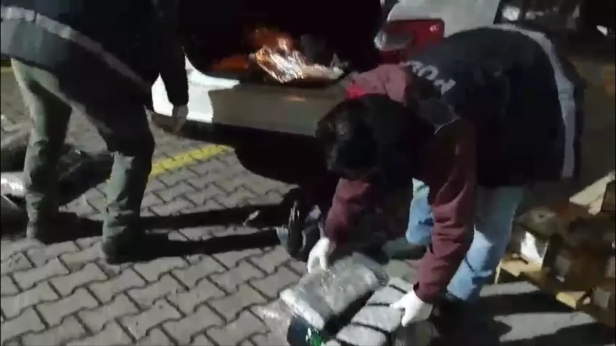 Sakarya’da 5,7 kg Skunk Uyuşturucu Ele Geçirildi, Şüpheli Tutuklandı