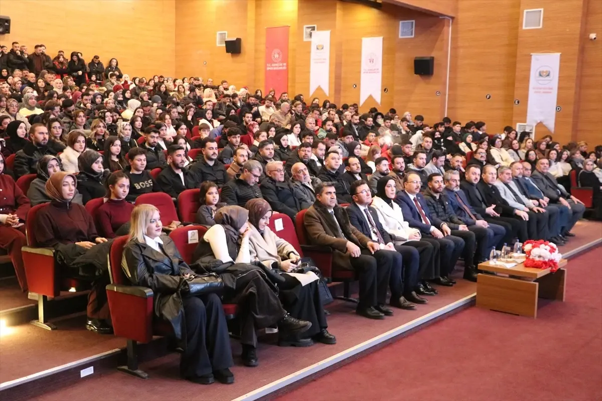 Siirt’te ‘İki Kitap Bir Gönül’ Projesi Gençlere Okuma ve Sporla Yeni Fırsatlar Sunuyor