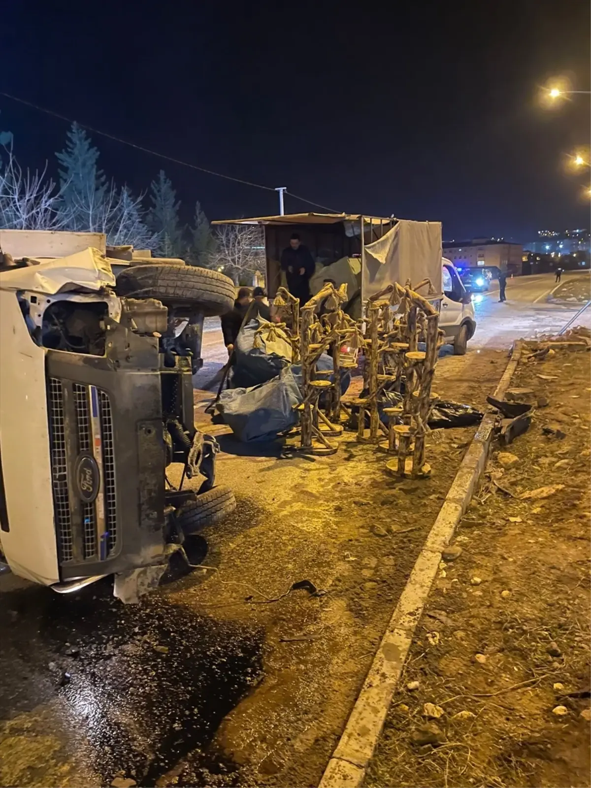 Kurtalan’da Kamyonet ve Hafif Ticari Araç Çarpıştı: 4 Kişi Yaralandı