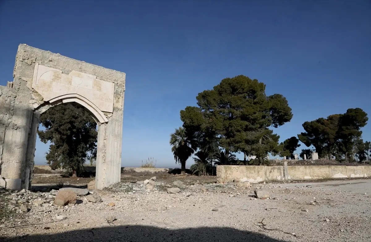 AA Ekibi, Suriye Ordusunun Süleyman Şah Türbesi'ne Hava Operasyonu Gerçekleştirdi