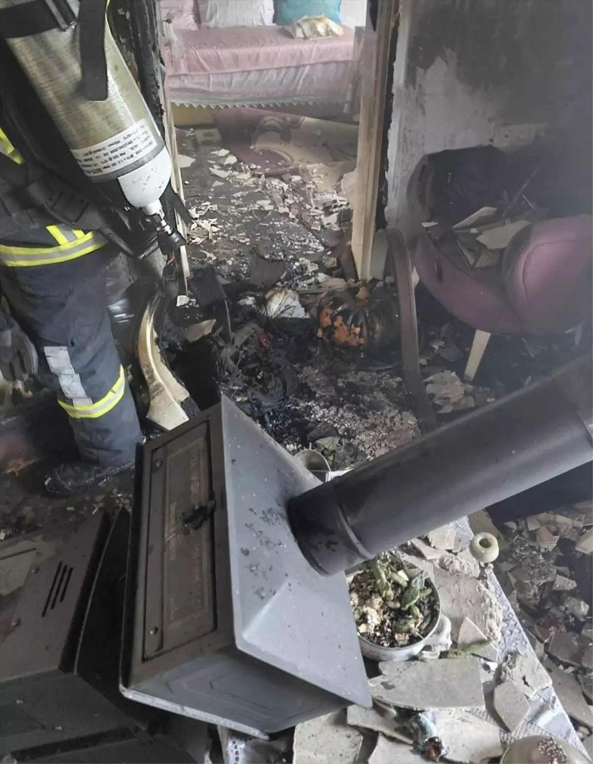 Zonguldak'ta Ev Yangını: Duman Zehirlenmesi Nedeniyle Bir Kişi Hastaneye Sevk Edildi