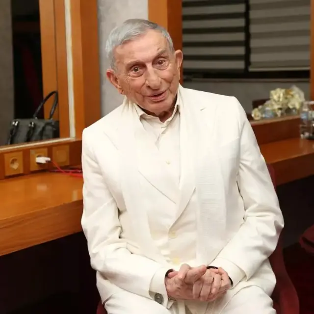 Haldun Dormen sahne arkasında