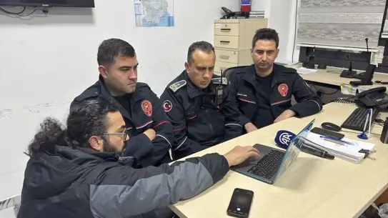 Adana itfaiyesi yangın söndürme anı