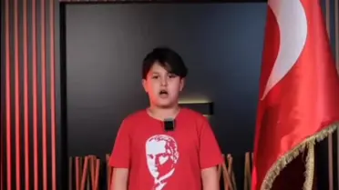 İstiklal Marşı okuyan gazi çocukları