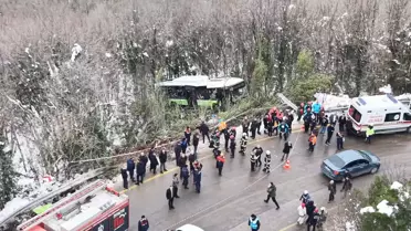 Kartepe'de devrilen otobüsün fotoğrafı