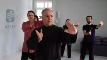 Tai Chi uygulaması sırasında grup fotoğrafı