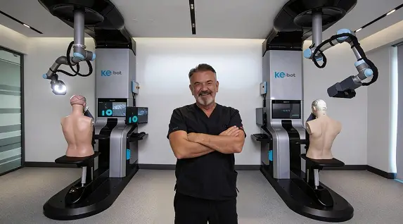 Saç ekimi uzmanları ve klinik içi fotoğrafı