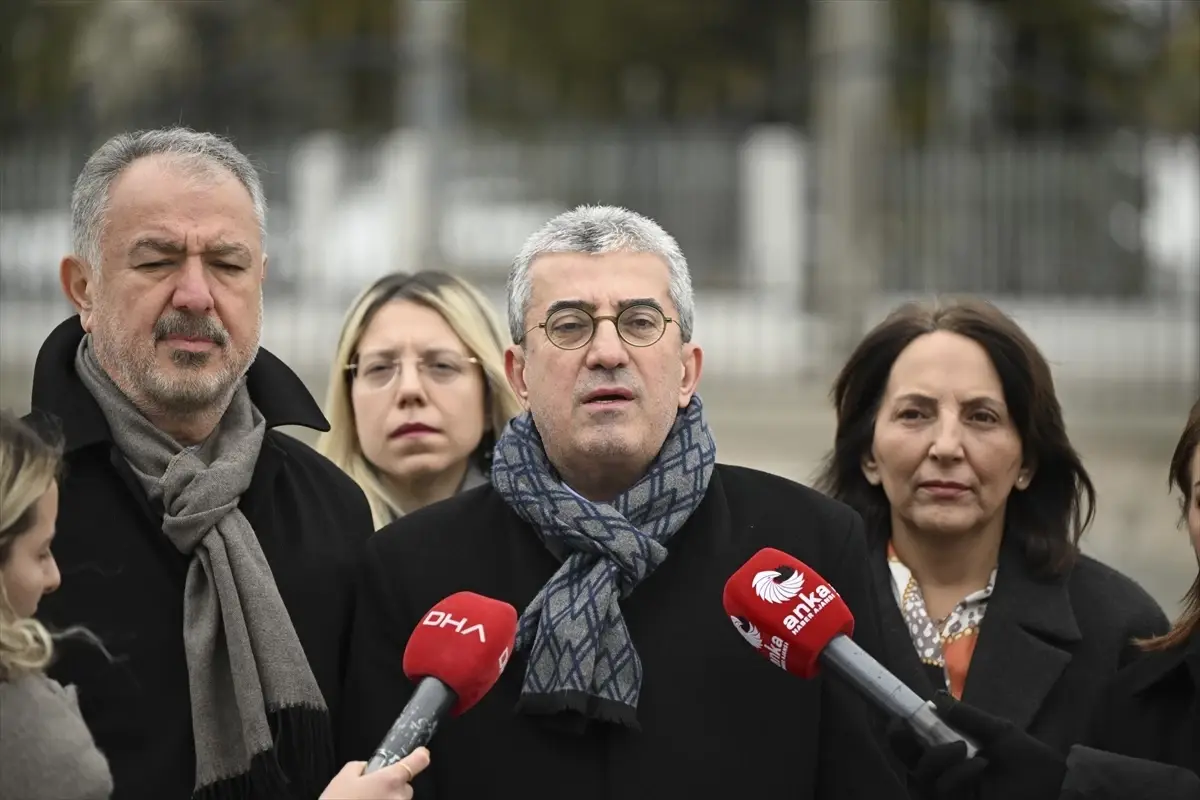 CHP, Vakıflar Kanunu'nun Anayasa'ya Aykırılığı Nedeniyle AYM'ye Başvurdu