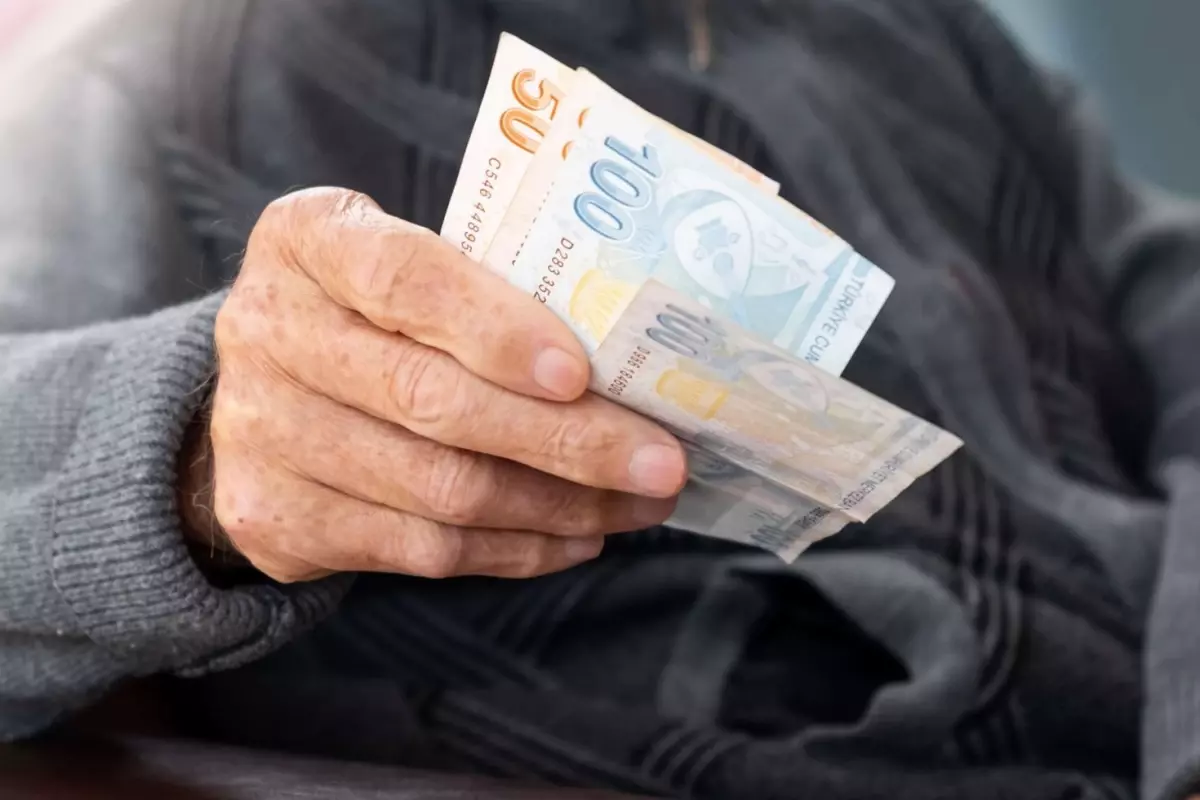 AK Parti'den Emeklilere Yeni Maaş Artışı Müjdesi
