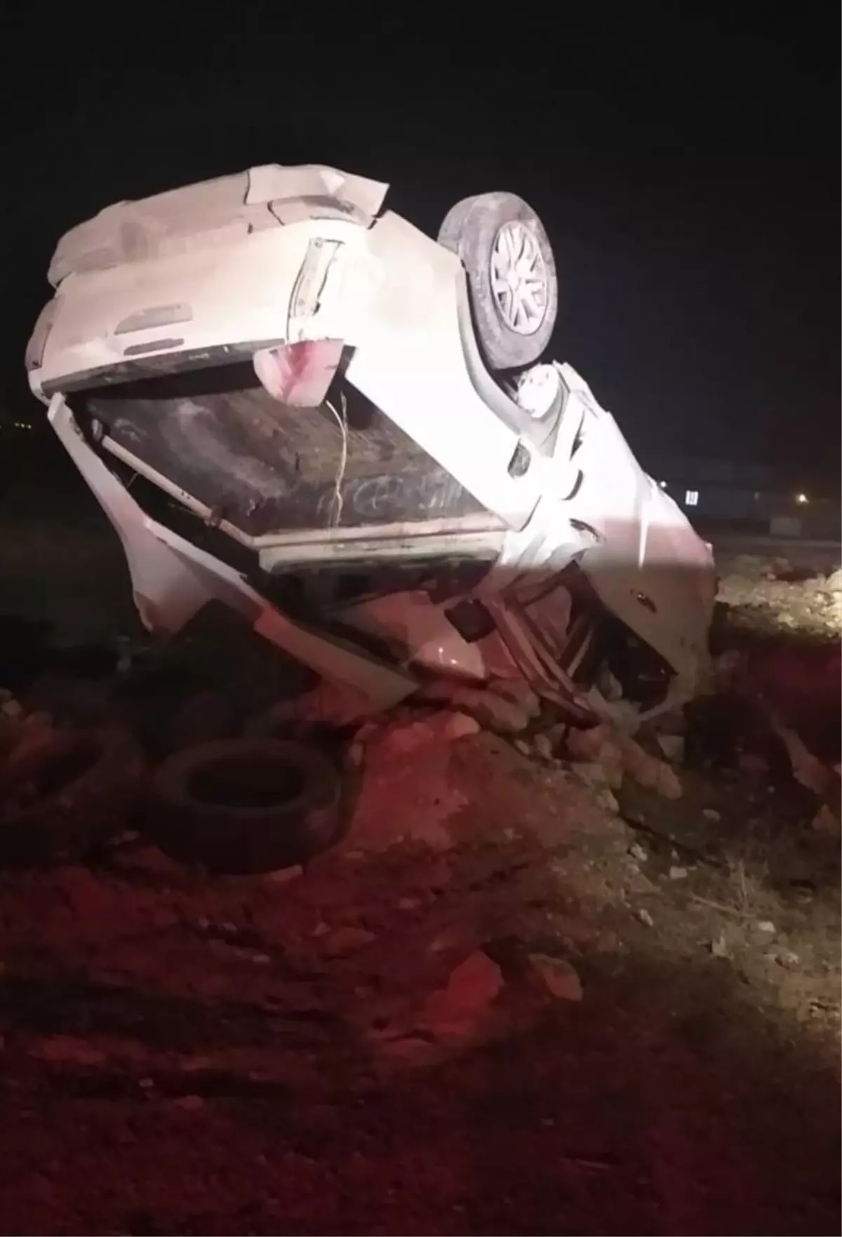 Aksaray Eskil'de Araç Devrildi: 3 Kişi Yaralandı