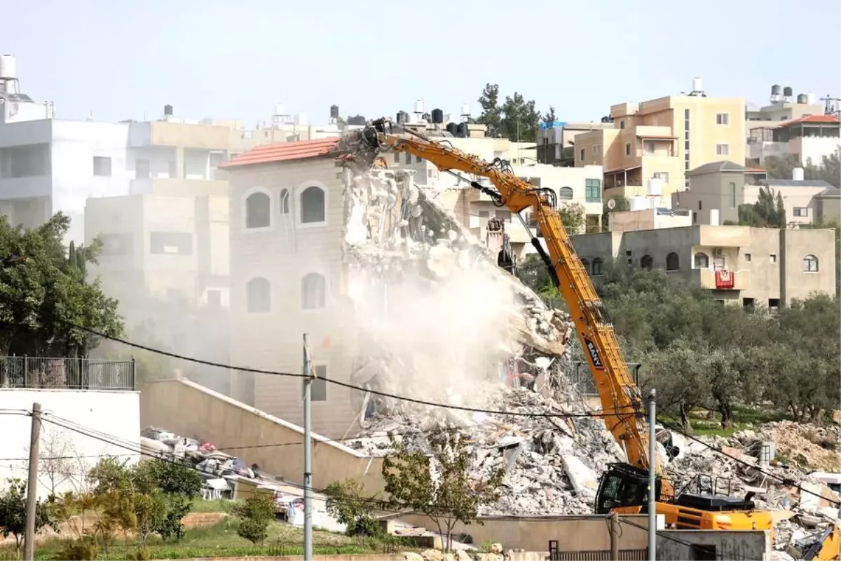 İsrail Güçleri Şukba Köyünde Üç Filistin Evini Yıkıma Çarptı