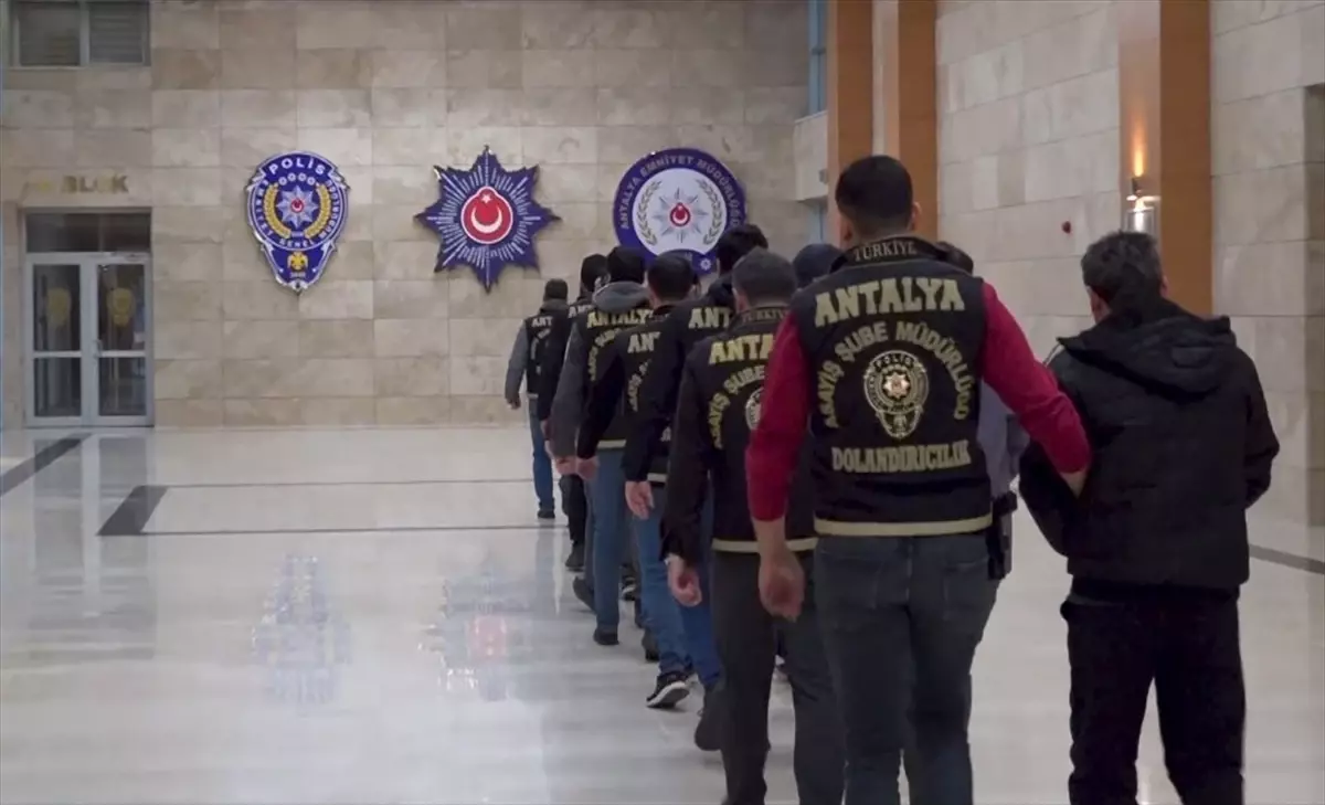 Antalya'da 7 İl Genelinde Dolandırıcılık Operasyonu Sonuçlandı: 12 Kişi Tutuklandı