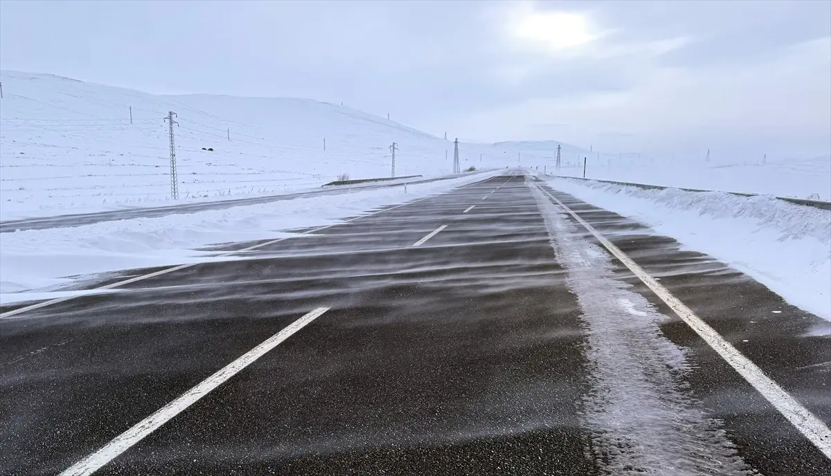 Ardahan’da Yoğun Kar ve Tipi Koşulları Ulaşımı Ağırlık Yaratıyor