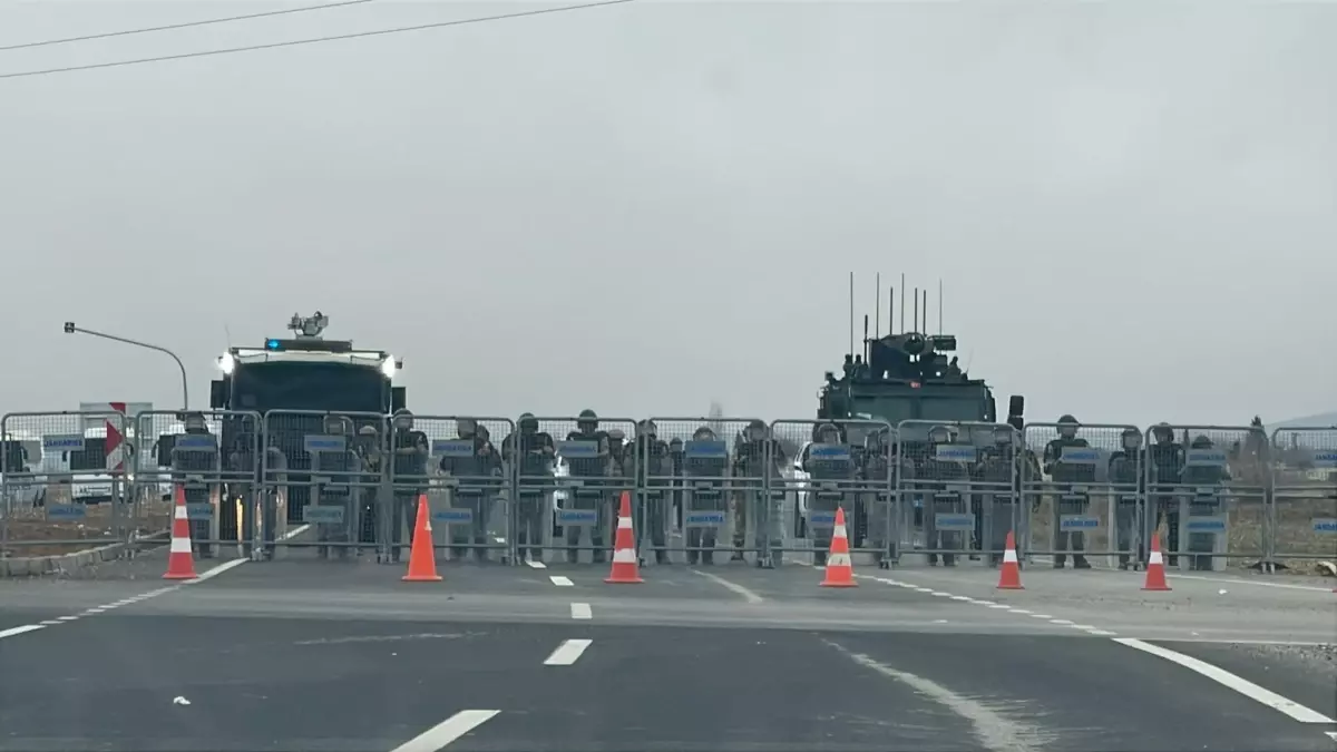 Suruç Yürüyüşünde Tuncer Bakırhan ve Polis Arasındaki Gergin Anlar