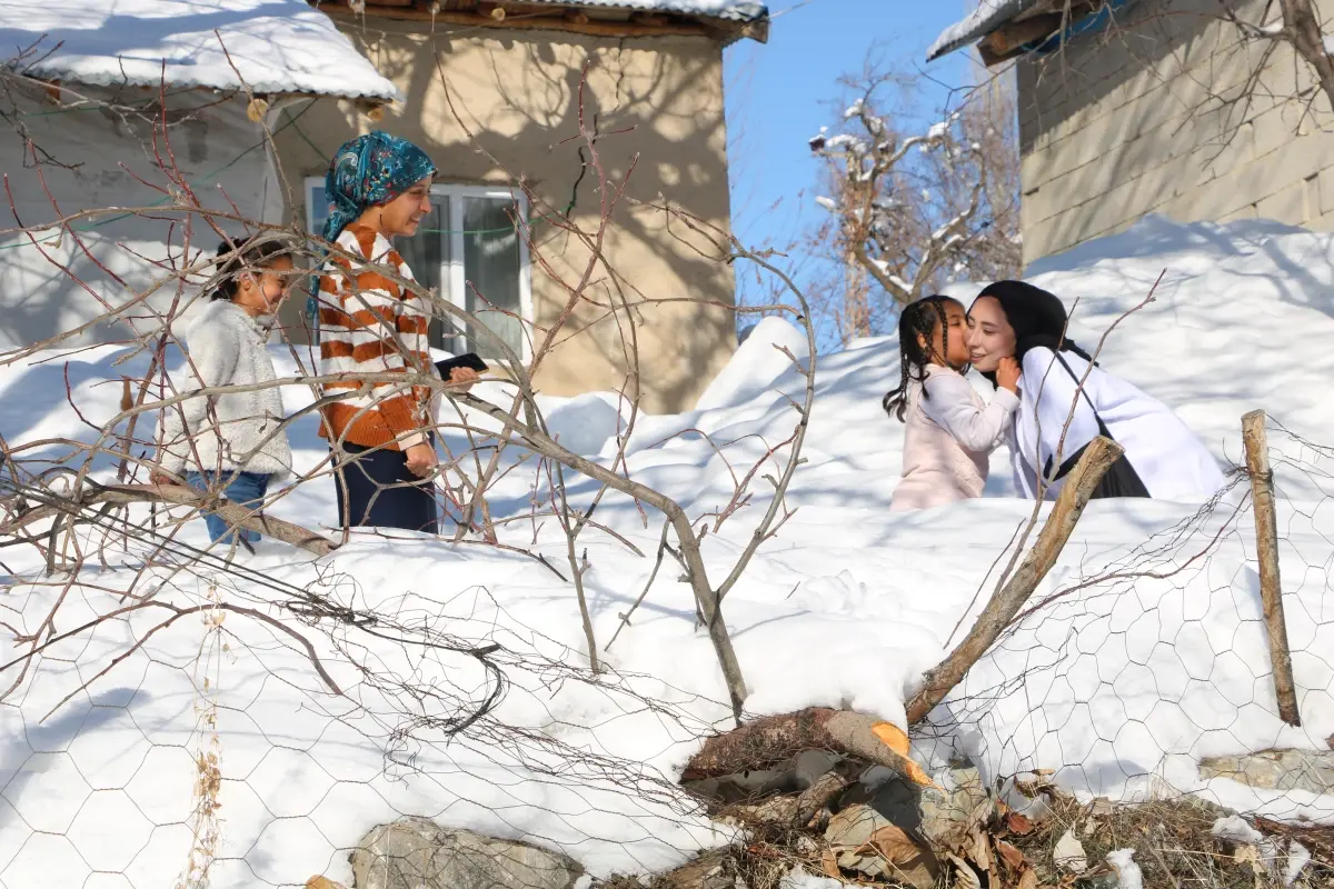 Karla Kaplı Yollarda Sağlık Hizmeti: Ebe Aysel Daşçi'nin Mücadele Hikayesi