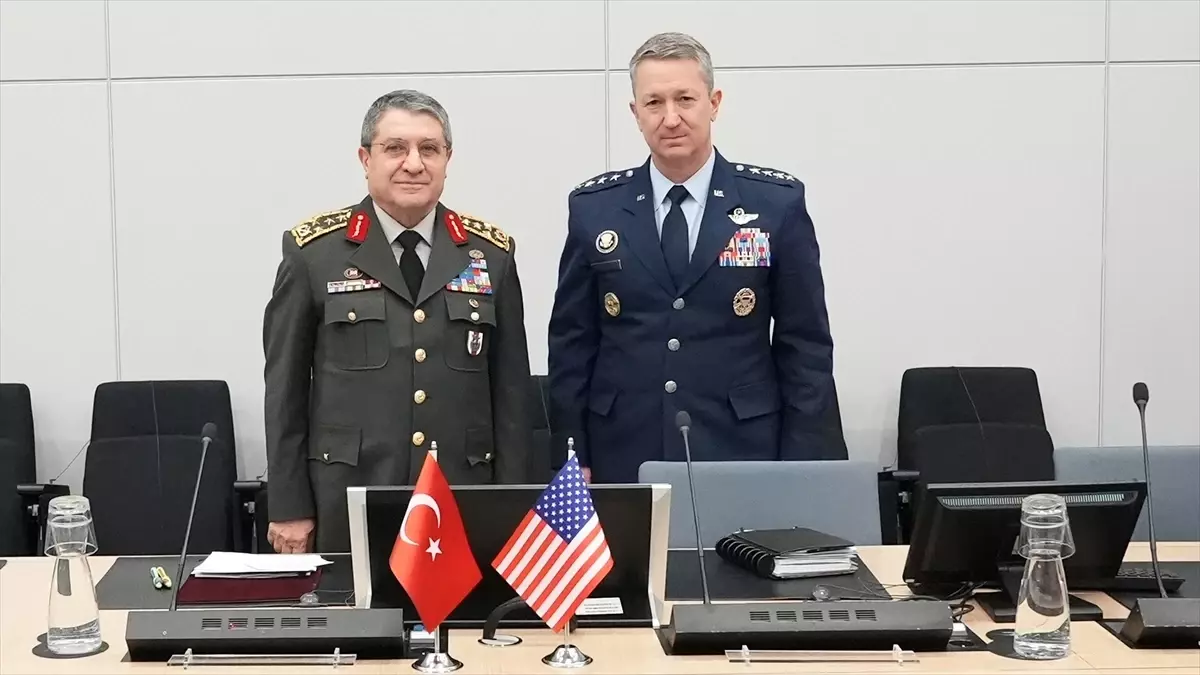 Genelkurmay Başkanı Bayraktaroğlu ve ABD'li Caine, NATO Zirvesinde Görüştü