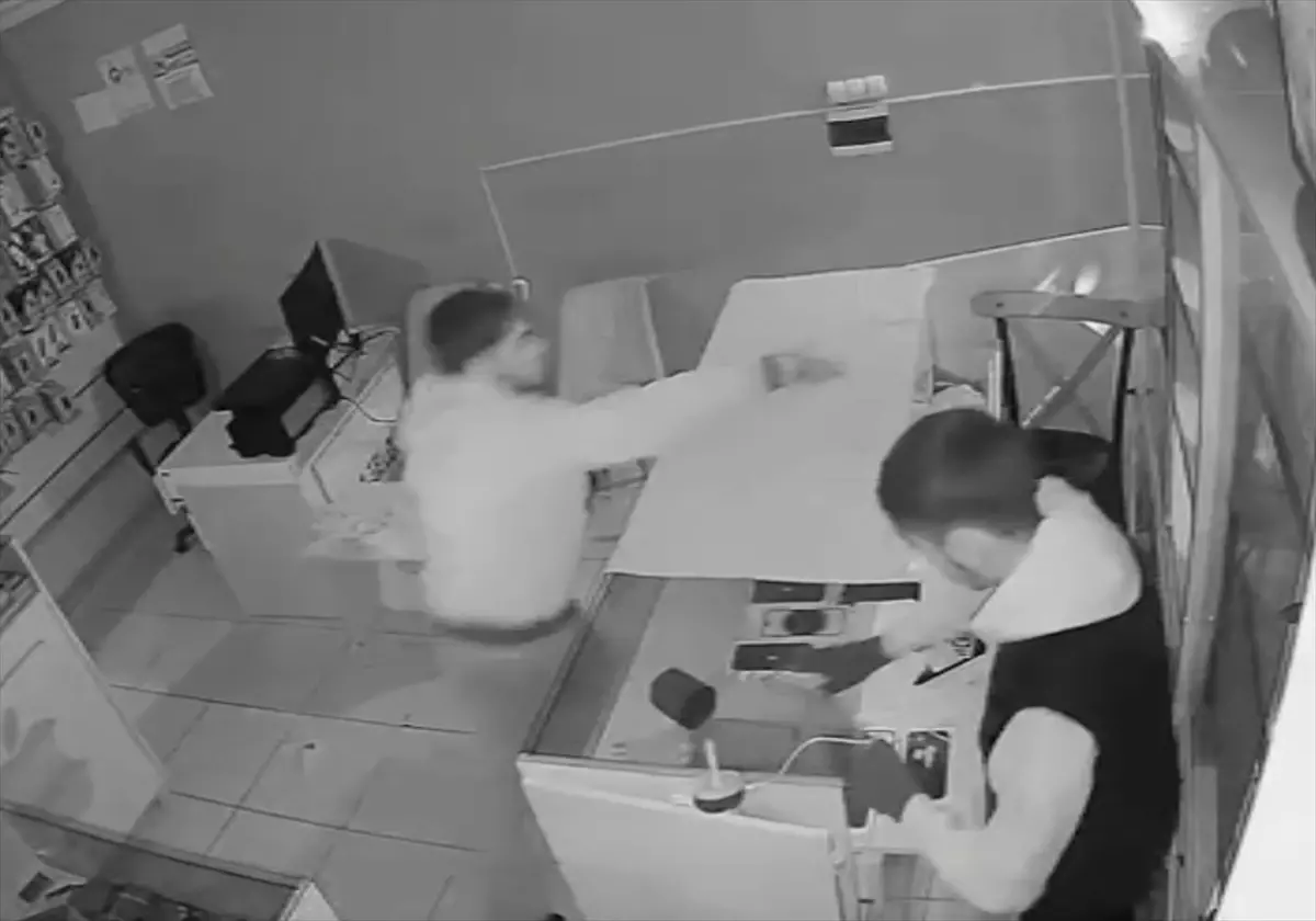 Iğdır Barbaros Sokak'ta 30 Saniyede Cep Telefonu Çalınması Olayı