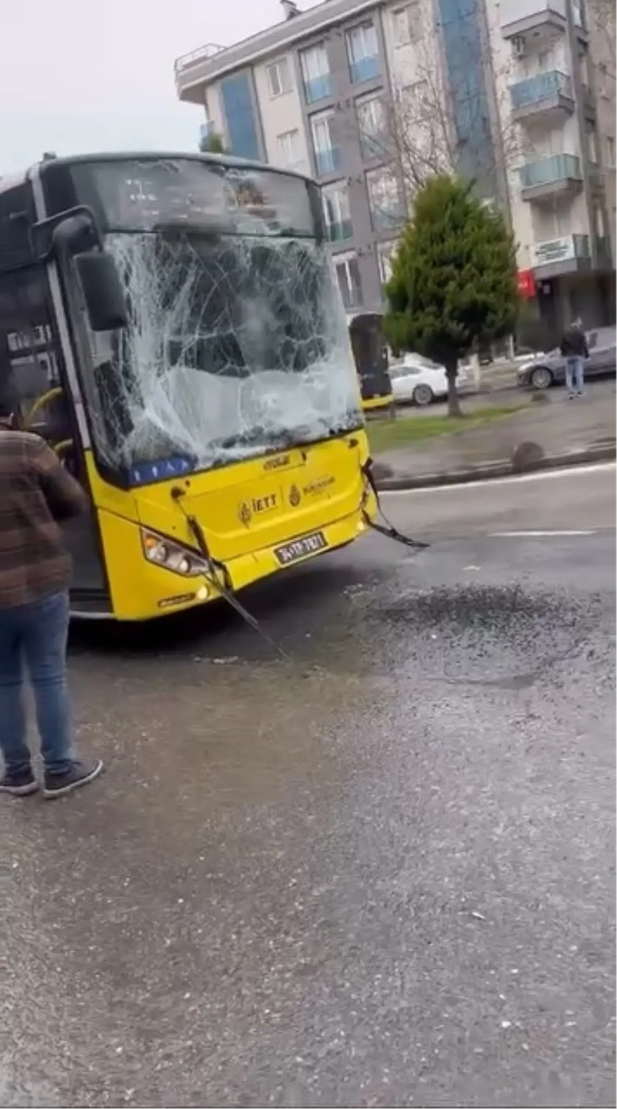 Sancaktepe'de İETT Otobüs Çarpışması: Birkaç Yaralı