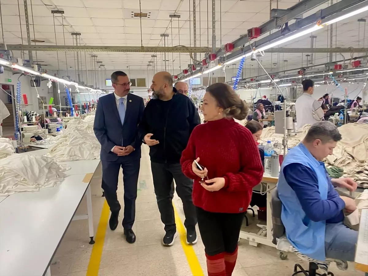 Kaymakam Enver Özderin, Pınarhisar’da Esnaf ve Tekstil Fabrikasını Ziyaret Etti