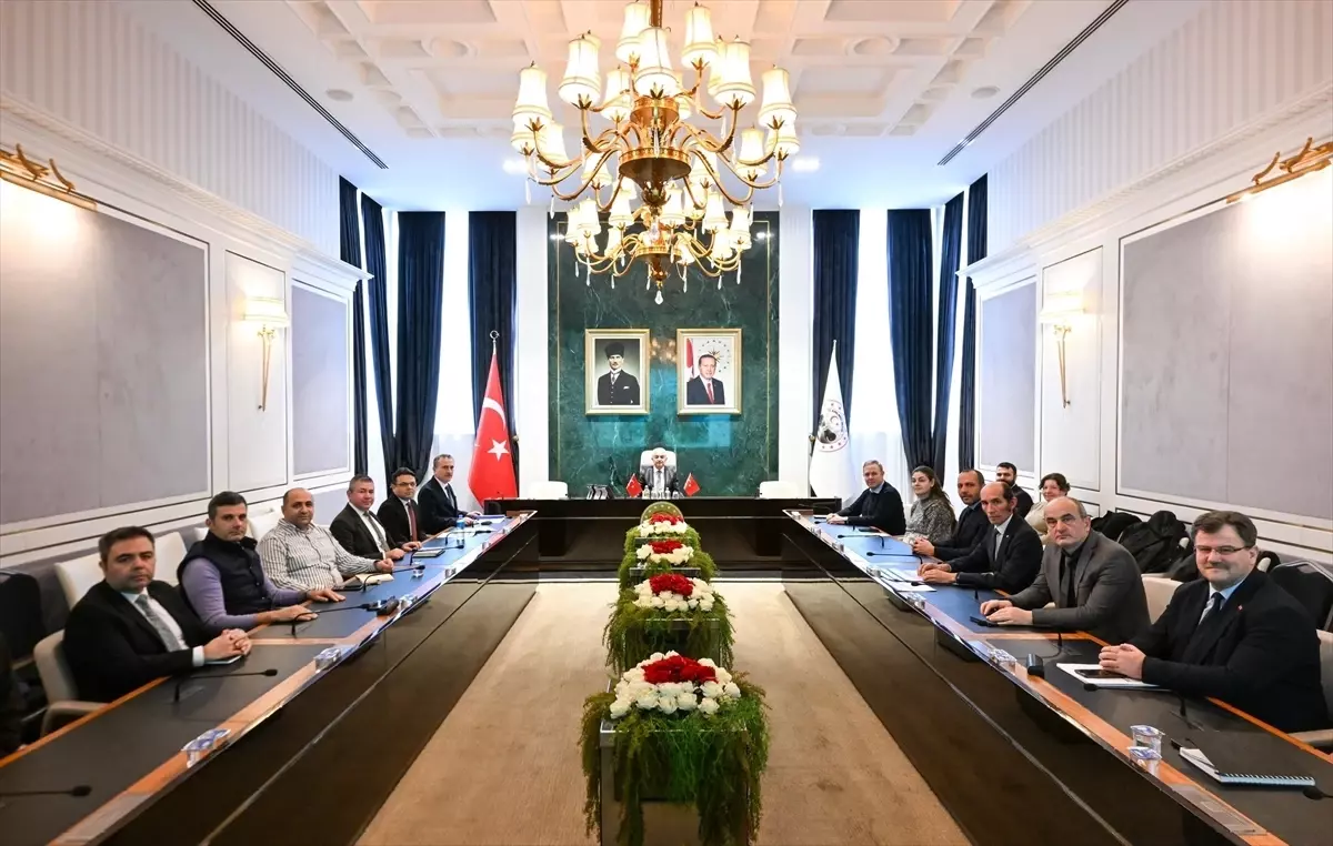 Kırklareli Valisi Uğur Turan, Kurum Müdürleriyle Yerel Projeleri Gözden Geçirdi