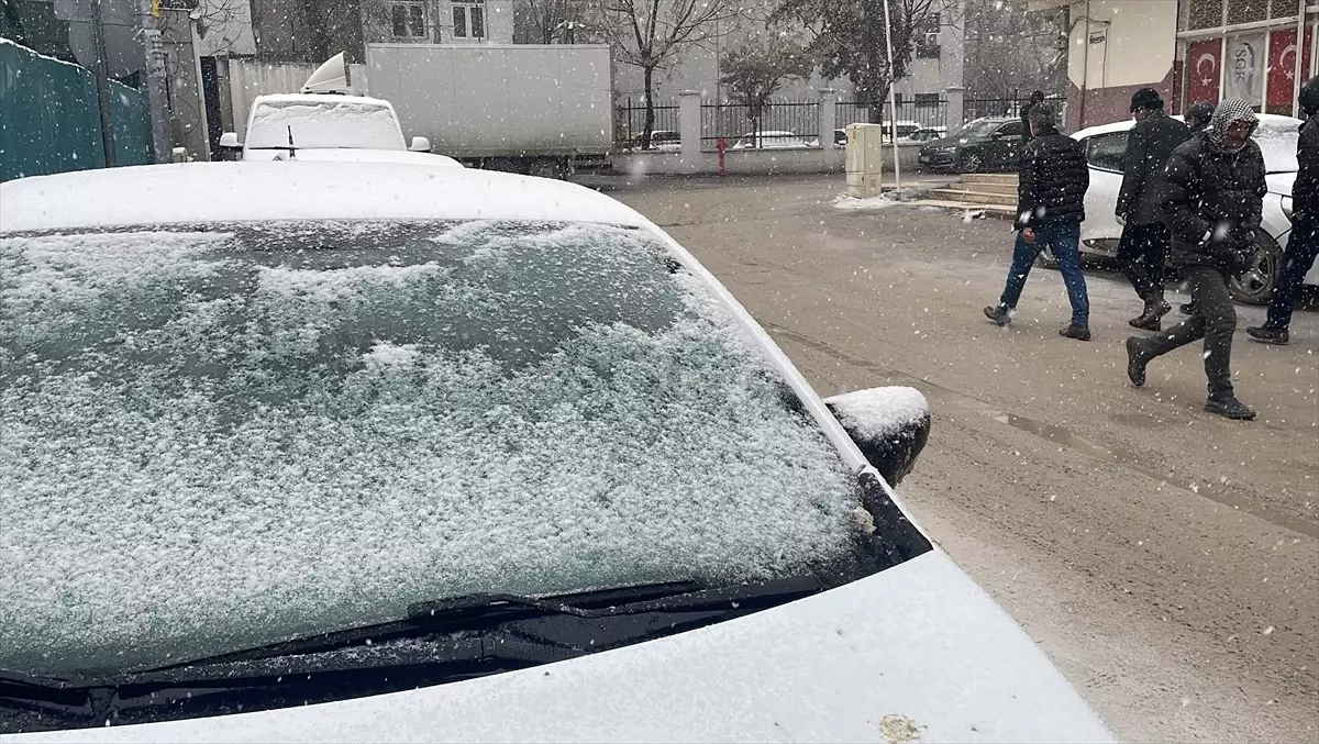 Şanlıurfa’da Şiddetli Kar Yağışı Trafiği Felçledi
