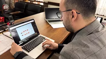 Aksaray Kültür ve Turizm Müdürü Oğuz fotoğraf yarışmasında oy kullanıyor