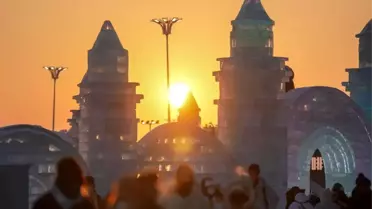 Harbin Kar ve Buz Dünyası'nda sergilenen buz heykeli