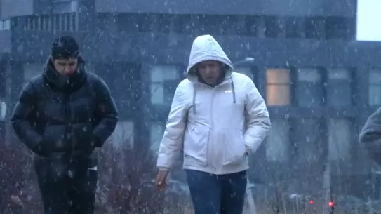 Ankara sokaklarında kar birikintileri