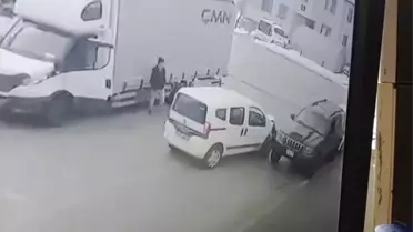 Kaza anında üç aracın hasar görmesi