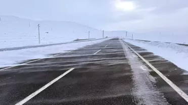 Ardahan’da kar temizleme ekipmanları çalışıyor