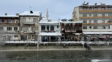 Bayburt'ta sisli yol manzarası