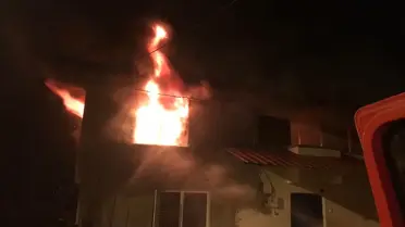 Yangın sonrası hasar gören evin iç görüntüsü