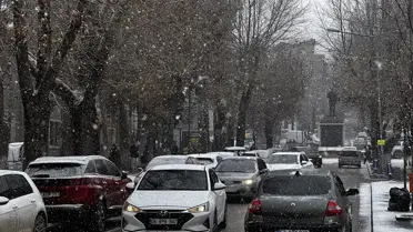 Çankırı’da kar yağışı sonrası temizlenen cadde