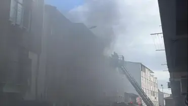 Yangın sonrası Fatih'teki tarihi bina