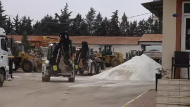 Kilis sokaklarında birikmiş kar