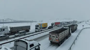 Sivas-Malatya ve Sivas-Kayseri yolları kar nedeniyle kapalı
