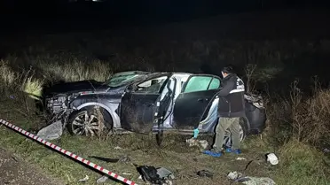 Devrilen otomobilin fotoğrafı