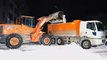 Van’da temizlenmiş yollar ve araçlar