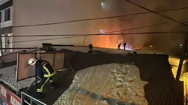 Yangın sonrası Erciş'te hasar gören işyerleri