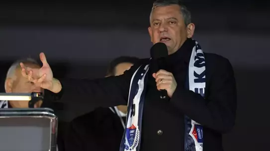 Mitingde konuşma anı