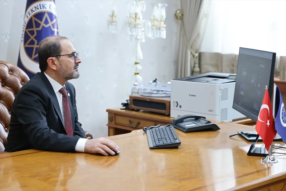 YTÜ Rektörü Prof. Dr. Eyüp Debik, AA’nın ‘Yılın Kareleri’ Seçiminde Çevre Temalı Fotoğrafları Vurguladı