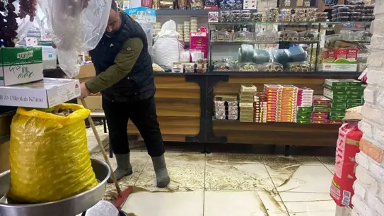 Sel sularının iş yerlerine dolduğu an