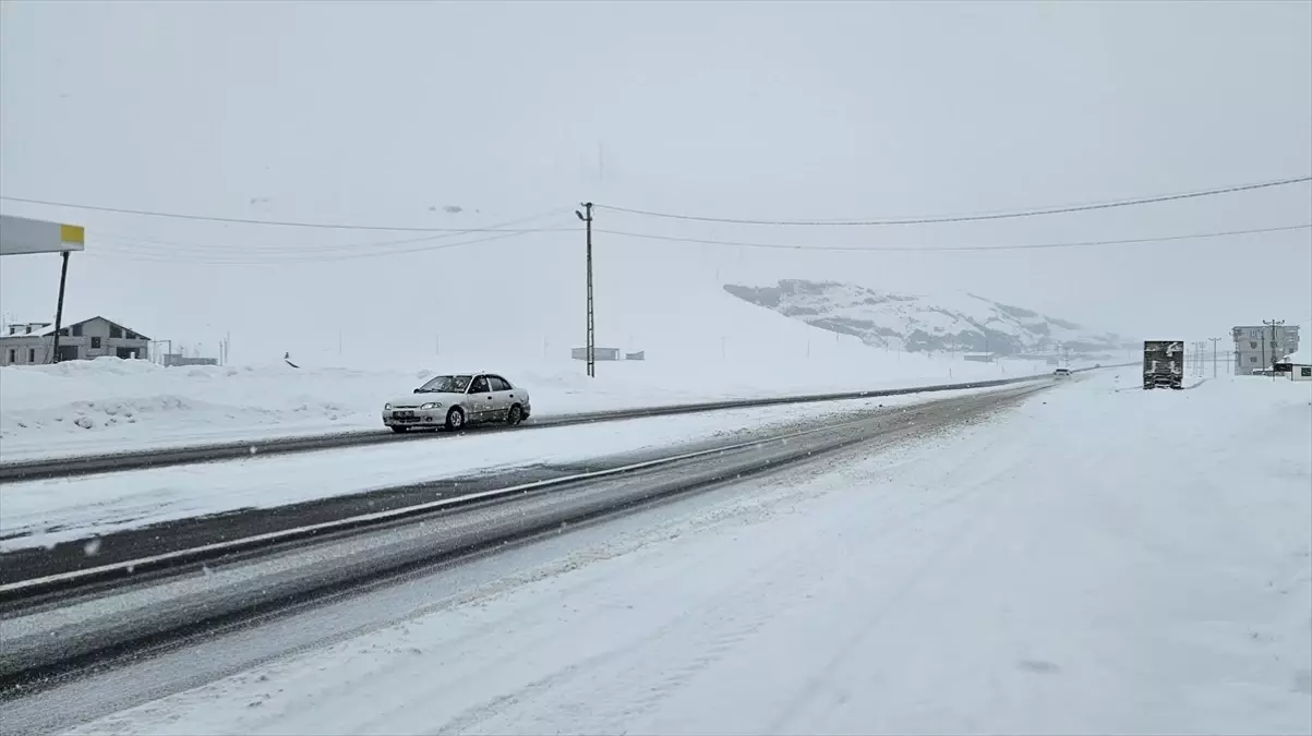 Kar ve Tipi Ağrı ile Kars’ta Hayatı Zorlaştırıyor