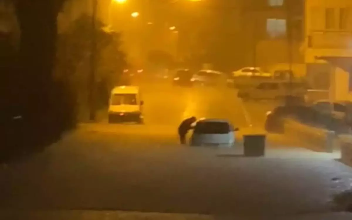 Antalya’da Şiddetli Yağmur Seraları ve Tarım Alanlarını Su Altına Çekti