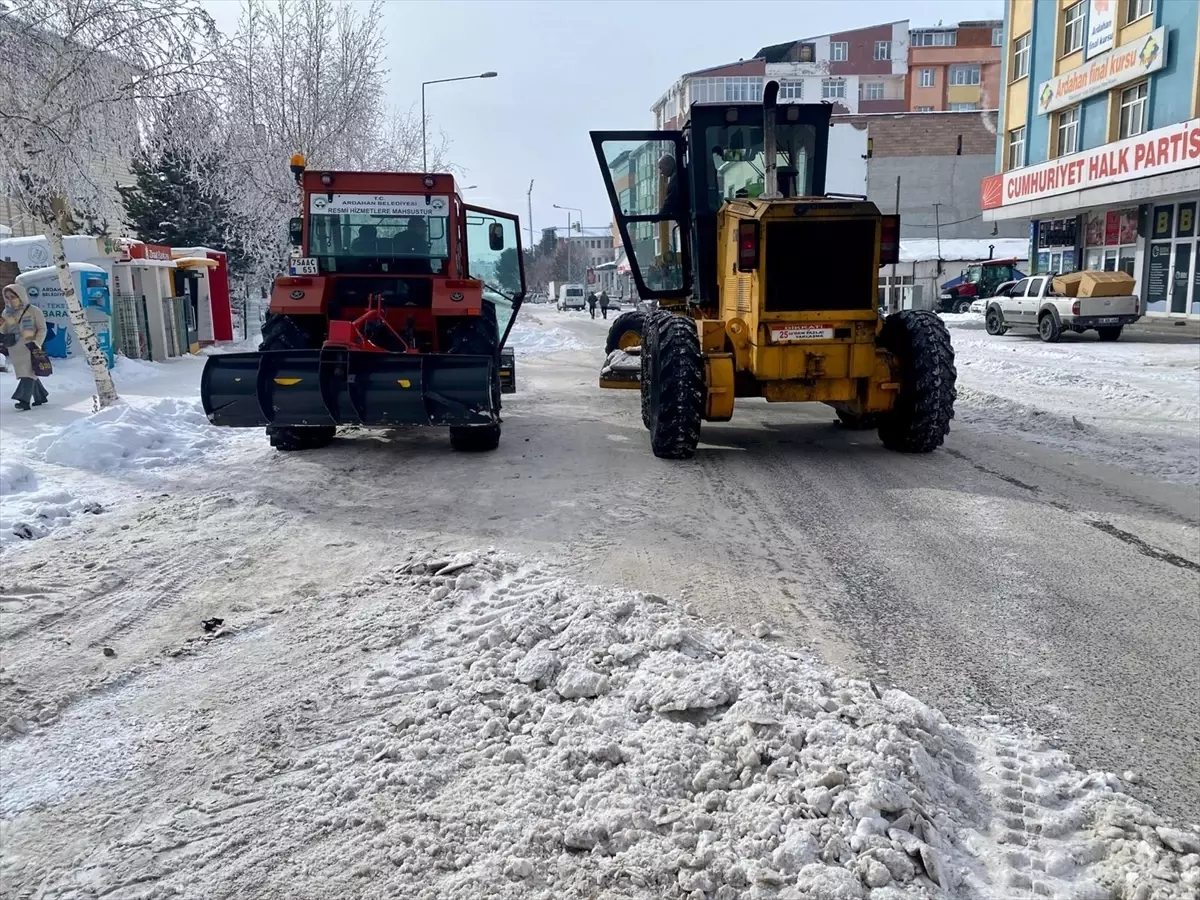 Ardahan’da -17°C Kar ve Buz Temizliği Devam Ediyor